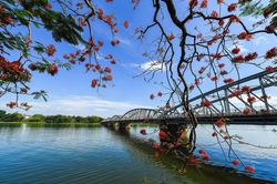 Vẻ đẹp dòng Hương Giang trong tác phẩm 'Ai đã đặt tên cho dòng sông?'
