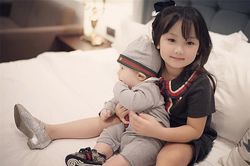 Huyền baby khoe con gái lớn khiến hội bỉm sữa dậy sóng