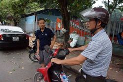 Phụ huynh vui mừng không còn cảnh 'ăn chực nằm chờ'