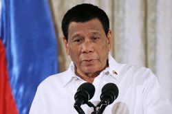 TT Philippines Duterte xin lỗi ngư dân bị tàu cá Trung Quốc đâm