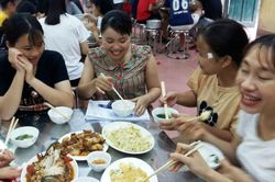Thanh Hóa: Hàng trăm thí sinh 'khăn gói' đến điểm thi