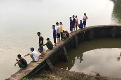 Tìm thấy thi thể hai bà cháu bị lật thuyền mất tích trên sông