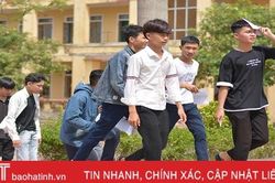 Sỹ tử Hà Tĩnh đội nắng, tự tin bước vào kỳ thi THPT quốc gia