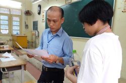 Thí sinh hồi hộp trước khi bước vào môn thi Ngữ Văn