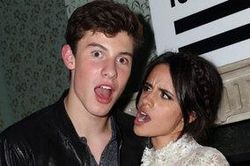 Tình huống oái ăm: Cú trượt tay vô cớ của Shawn Mendes khiến Camila 'vồ ếch' trong buổi diễn tập Senorita