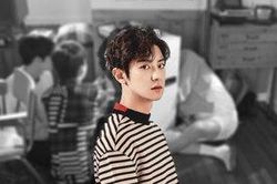 Đăng tải ảnh mới lên Instagram, fan 'chắc nịch' khẳng định: Chanyeol (EXO) học hỏi em út Sehun spoil điều gì đó rồi đây