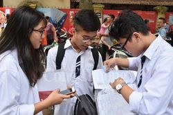 Gần 900.000 thí sinh bắt đầu kỳ thi THPT quốc gia