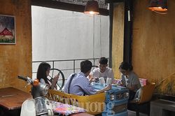 Quán cà phê tái chế - Biết khai thác, rác cũng trở thành tài nguyên