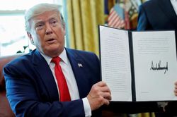 Ông Trump ký sắc lệnh trừng phạt lãnh đạo cao nhất của Iran