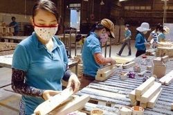 Né thương chiến với Mỹ, vốn Trung Quốc ồ ạt vào ngành gỗ Việt Nam