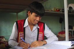 Cậu học trò mồ côi vượt khó, nuôi ước mơ trở thành kỹ sư