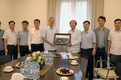 Đoàn công tác tỉnh Tuyên Quang thăm và làm việc với Đại sứ quán Việt Nam tại Tây Ban Nha