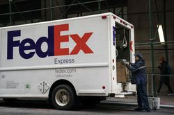 Từ chối vận chuyển điện thoại Huawei, FedEx kiện chính phủ Mỹ