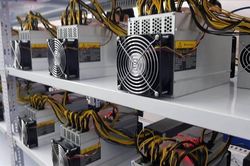 'Trâu cày' ở VN đồng loạt thức giấc khi Bitcoin vượt ngưỡng 10.000 USD