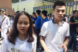 Đề thi Sinh học, học sinh khá sẽ đạt 9 điểm, đề Vật lý điểm 10 không nhiều