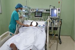 Sốc nhiệt do nắng nóng, 2 người chết, 1 người nguy kịch