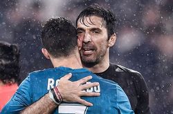 Buffon gây sốc khi trở lại khoác áo Juventus