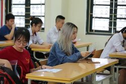 Nữ sinh dự thi THPT Quốc gia 2019 gây chú ý với vẻ đẹp hotgirl