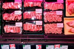 Trung Quốc yêu cầu Canada tạm dừng cấp phép xuất khẩu thịt