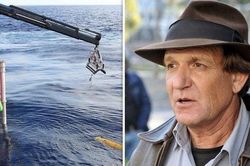 Người tìm thấy mảnh vỡ máy bay MH370 nhận nhiều tin nhắn dọa giết