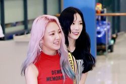 Hơn thập kỷ ở bên nhau, Hyoyeon (SNSD) đôi lúc cũng còn lúng túng với Taeyeon vì lí do này