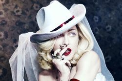 Trở lại sau 4 năm, Madonna khẳng định vị trí 'bà hoàng nhạc pop' với thành tích khủng