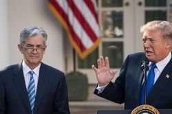 Tổng thống Donald Trump tiếp tục chỉ trích Chủ tịch FED