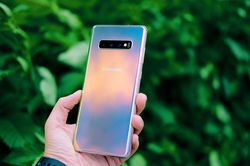 Giải mã sức hút của màu bạc 'rất lạ' trên Galaxy S10+ mới