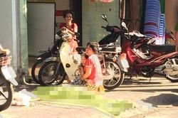 Con trai rơi từ lầu cao xuống đất tử vong, mẹ ôm thi thể khóc ngất