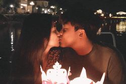 Hòa Minzy đăng ảnh hôn và gọi bạn trai doanh nhân là chồng
