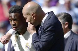 Chuyển nhượng Real: Zidane đang đẩy Vinicius khỏi Bernabeu