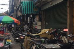 Vỉa hè khắp nơi bị 'nuốt trọn' (*): Quản lý tốt thay vì dẹp hết hàng quán!