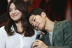 Hình ảnh ngọt ngào của Song Hye Kyo - Song Joong Ki trước khi chia tay