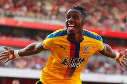 Arsenal 'cắn răng' bán Aubameyang gom tiền mua Zaha