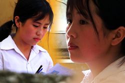 Nữ sinh mồ côi cha đi bộ 20 km mỗi ngày tới trường nuôi ước mơ đỗ đại học