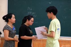 Hơn 23.000 thí sinh Nghệ An bước vào môn thi cuối cùng trong thời tiết nắng nóng
