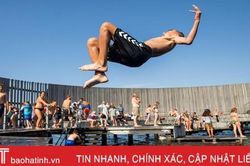 Muôn kiểu hạ nhiệt của người dân châu Âu trong đợt nắng nóng kỷ lục