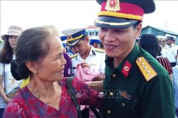Chuyến tàu nặng tình cá nước - Bài 2: Những người mẹ của chiến sĩ Trường Sa