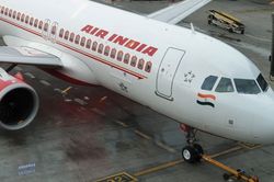 Máy bay của Air India hạ cánh khẩn cấp tại Anh vì bị dọa đánh bom