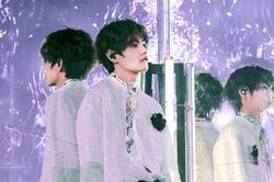 Chuyện lần đầu V (BTS) kể: Anh chàng và ba mình đã bị lừa ngay ngày đầu tiên đến Seoul kí hợp đồng với Big Hit