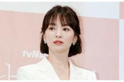 Bạn thân tiết lộ Song Hye Kyo bị sút cân và khóc nhiều khi cố gắng níu kéo lại cuộc hôn nhân với Song Joong Ki