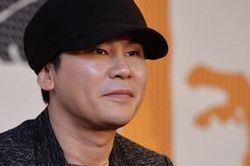 Yang Hyun Suk rời đồn cảnh sát sau 9 tiếng thẩm vấn
