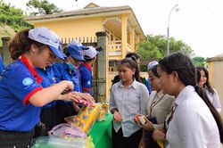 Học trò đồng bào Ca Dong, Quảng Nam no bụng, mát lòng 'vượt vũ môn'