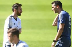 Argentina thay đổi trước Venezuela