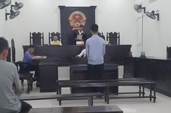 Nam sinh trường y mất tương lai khi dùng tình yêu để 'cảm hóa' bé gái