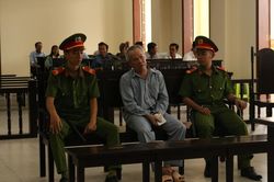 Tạm hoãn phiên xử lão U50 cuồng ghen, giết người tình