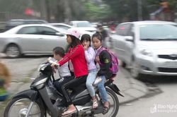 Nghệ An: 100% trẻ vào lớp 1 sẽ được tặng mũ bảo hiểm đạt chuẩn