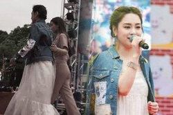 Chung Hân Đồng phát tướng hay mang thai khi mang giày đế bệt, xuống sân khấu phải cần đến người dìu?