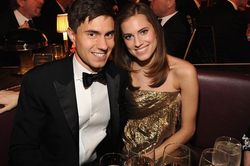 27/06/2019 là Quốc tế chia tay thật rồi: Vợ chồng nữ diễn viên Allison Williams ly hôn