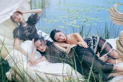Bộ 3 chân dài hóa tiên nữ mơ màng trong những thiết kế xuyên thấu đẹp mê hồn